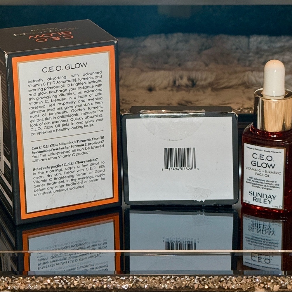 Sunday Riley C.E.O. Glow Vitamin C & Turmeric Face Oil - Picture 2 of 2
